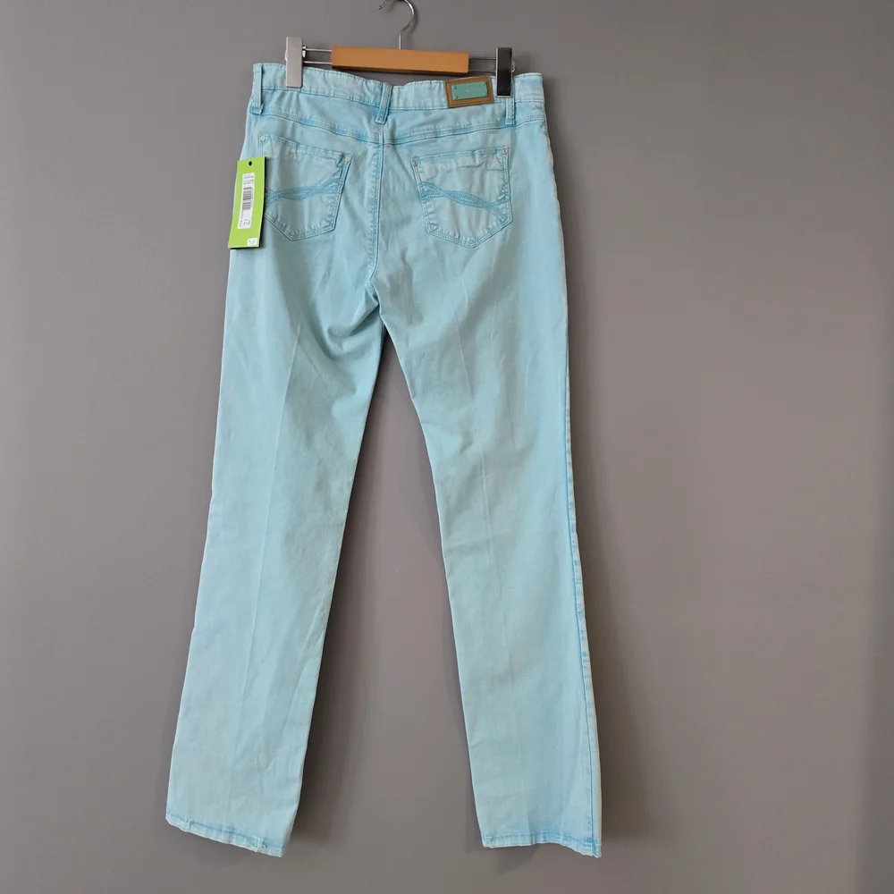 Casual Light Blue Wash Denim Women's  Straight-Leg Pants. Measurememts In Desc - Picture 4 of 8